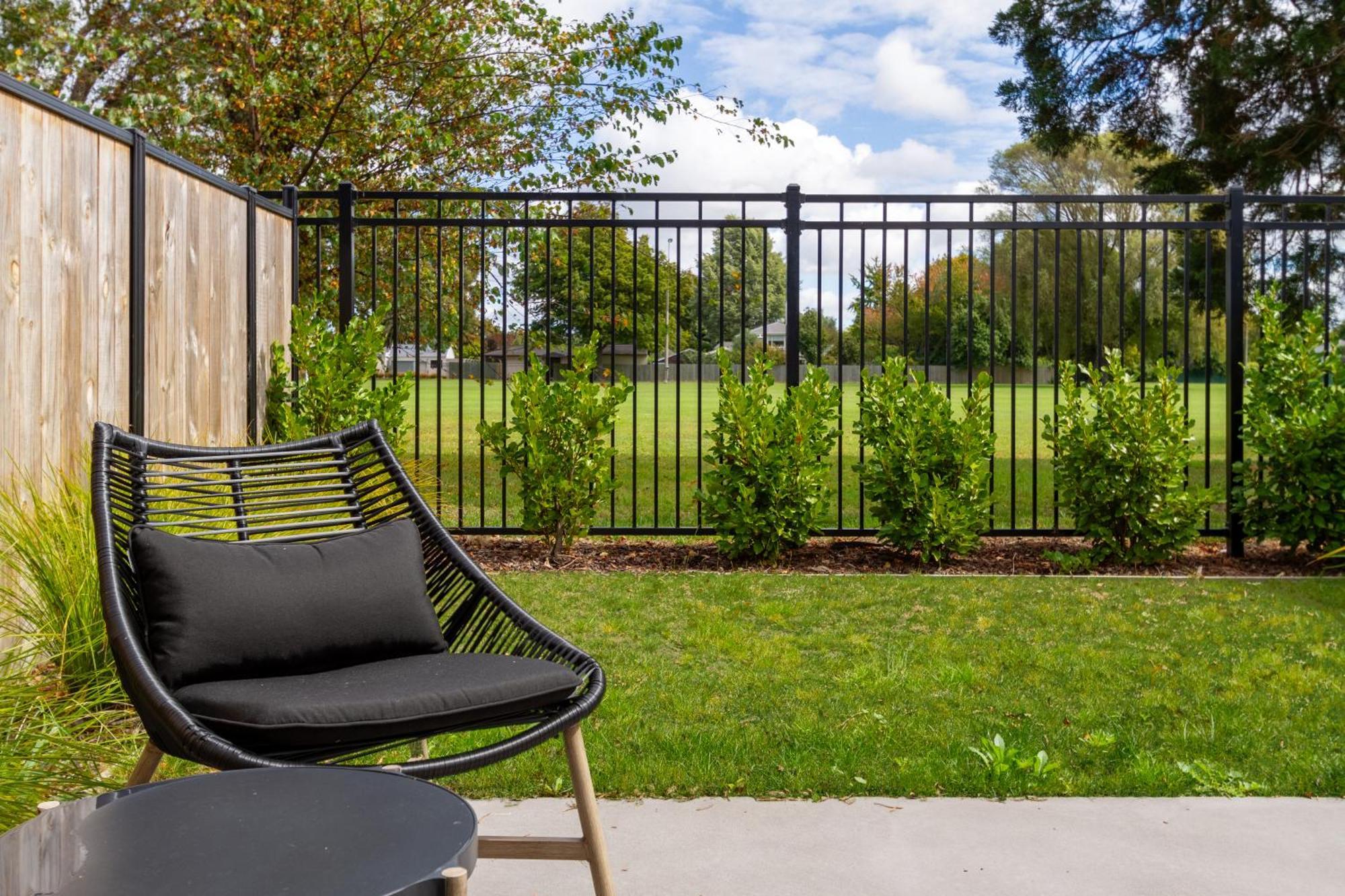 Escape At The Park: 1 Bed 1 Bath W/Carpark Daire Christchurch Dış mekan fotoğraf
