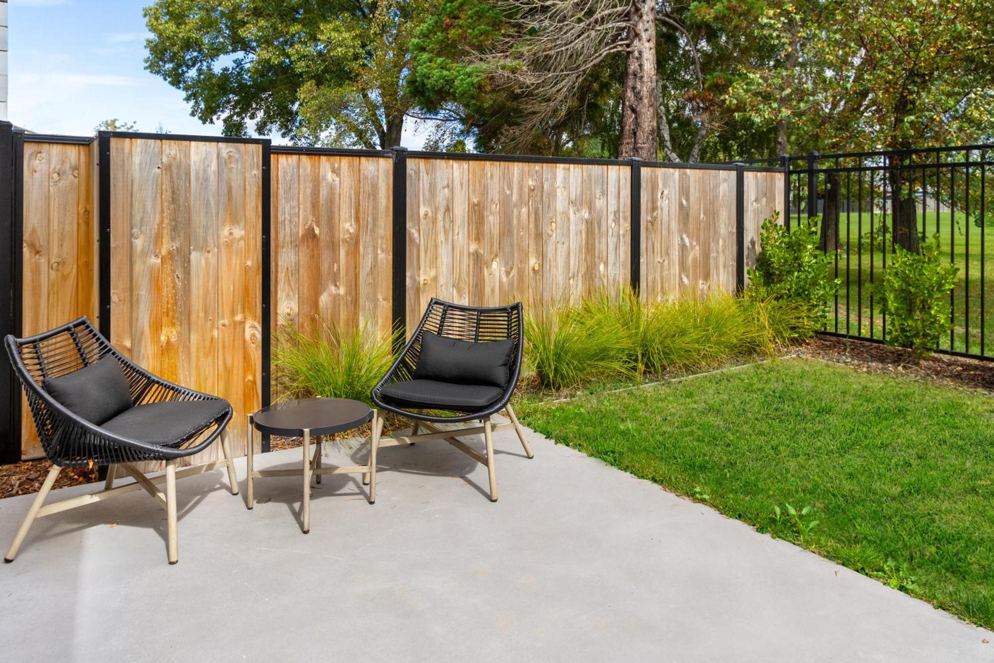 Escape At The Park: 1 Bed 1 Bath W/Carpark Daire Christchurch Dış mekan fotoğraf